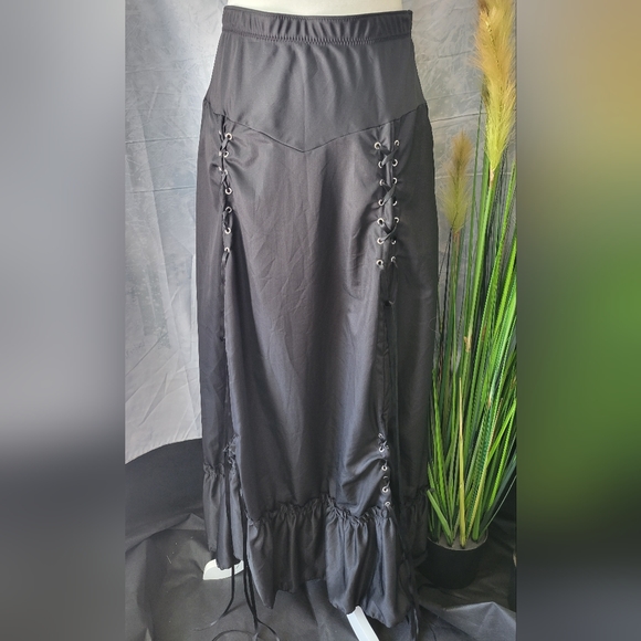 Back Renaissance skirt - Picture 1 of 6